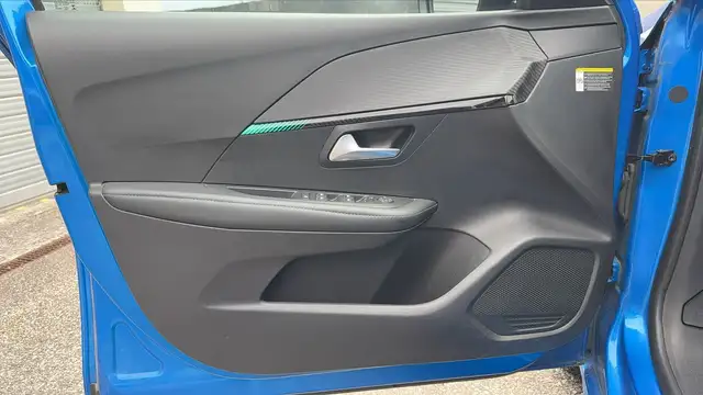 Peugeot 208 view 7
