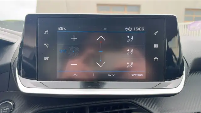 Peugeot 208 view 13