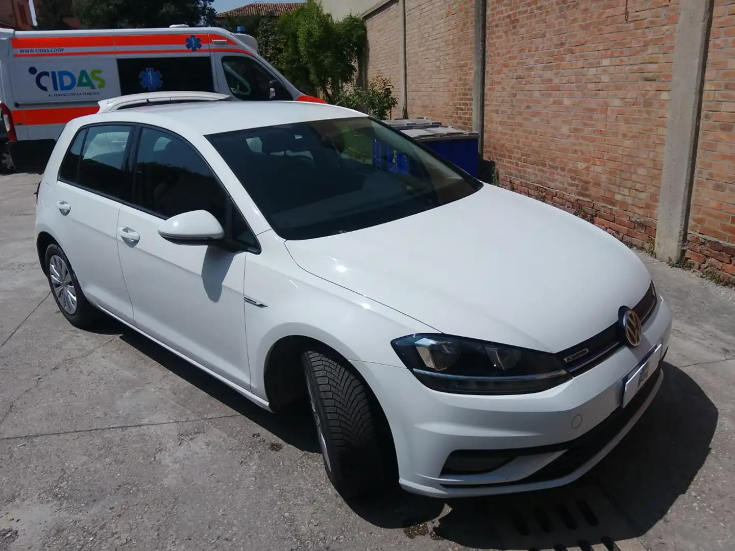 Volkswagen Golf 1.4 TGI 5p. Business BlueMotion Bianco - 1