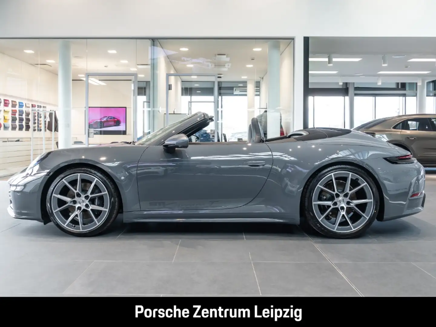 Porsche 992 911 Carrera T Cabriolet SportDesign Sitzlüftung BO Grijs - 2