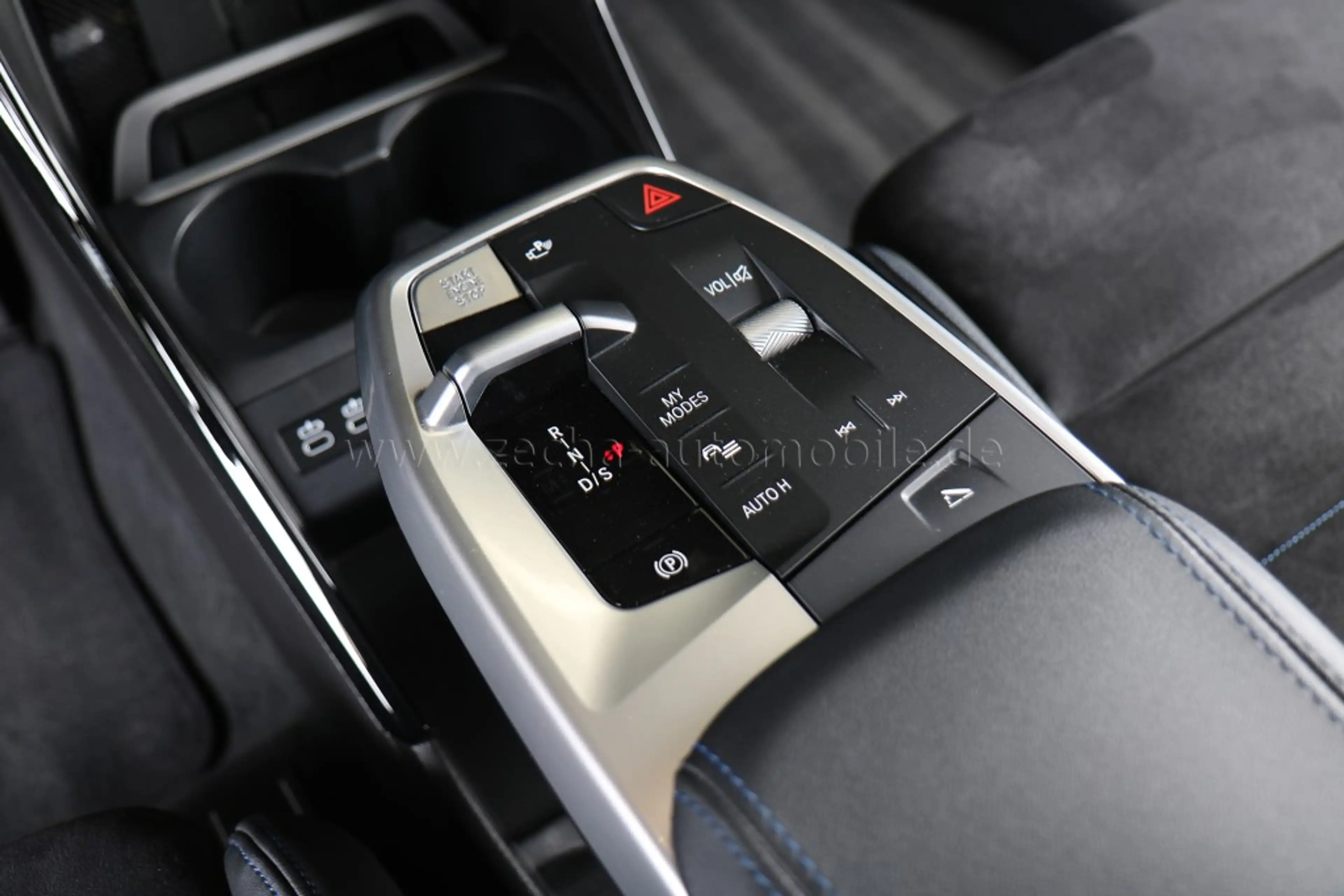 BMW 223 i xDr. M-Sportp.AHK.Park+Panod. — photo 9