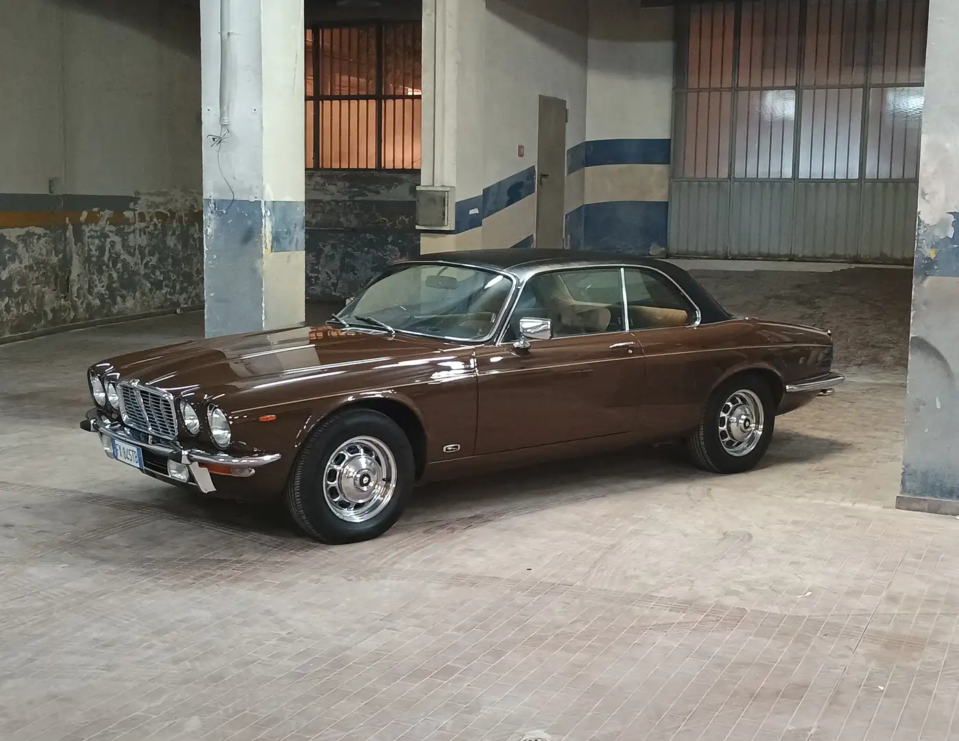 Jaguar XJ6 coupé Marrón - 1