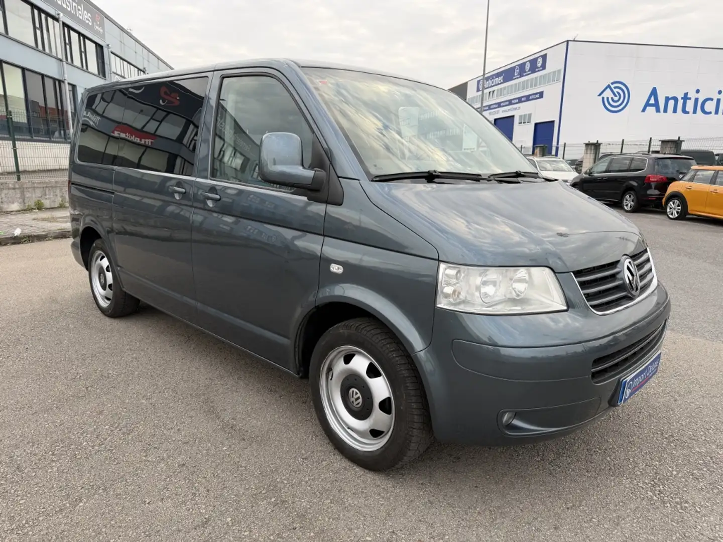 Volkswagen Transporter Shuttle 2.5TDI Largo 174 Gris - 2