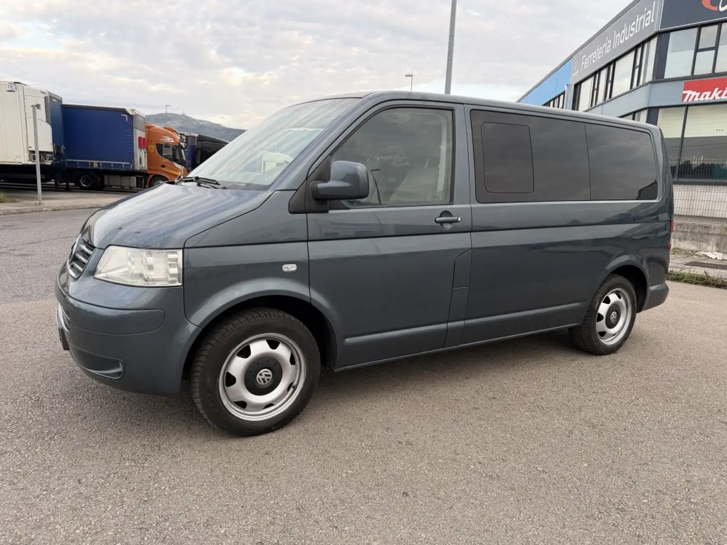 Volkswagen Transporter Shuttle 2.5TDI Largo 174 Gris - 1