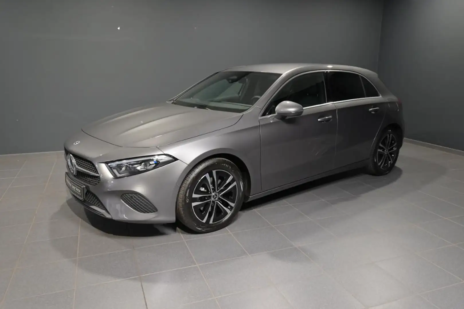 Mercedes-Benz A 200 d PROGRESSIVE/LED/KAMERA/AHK/MBUX/SHZ Grau - 1