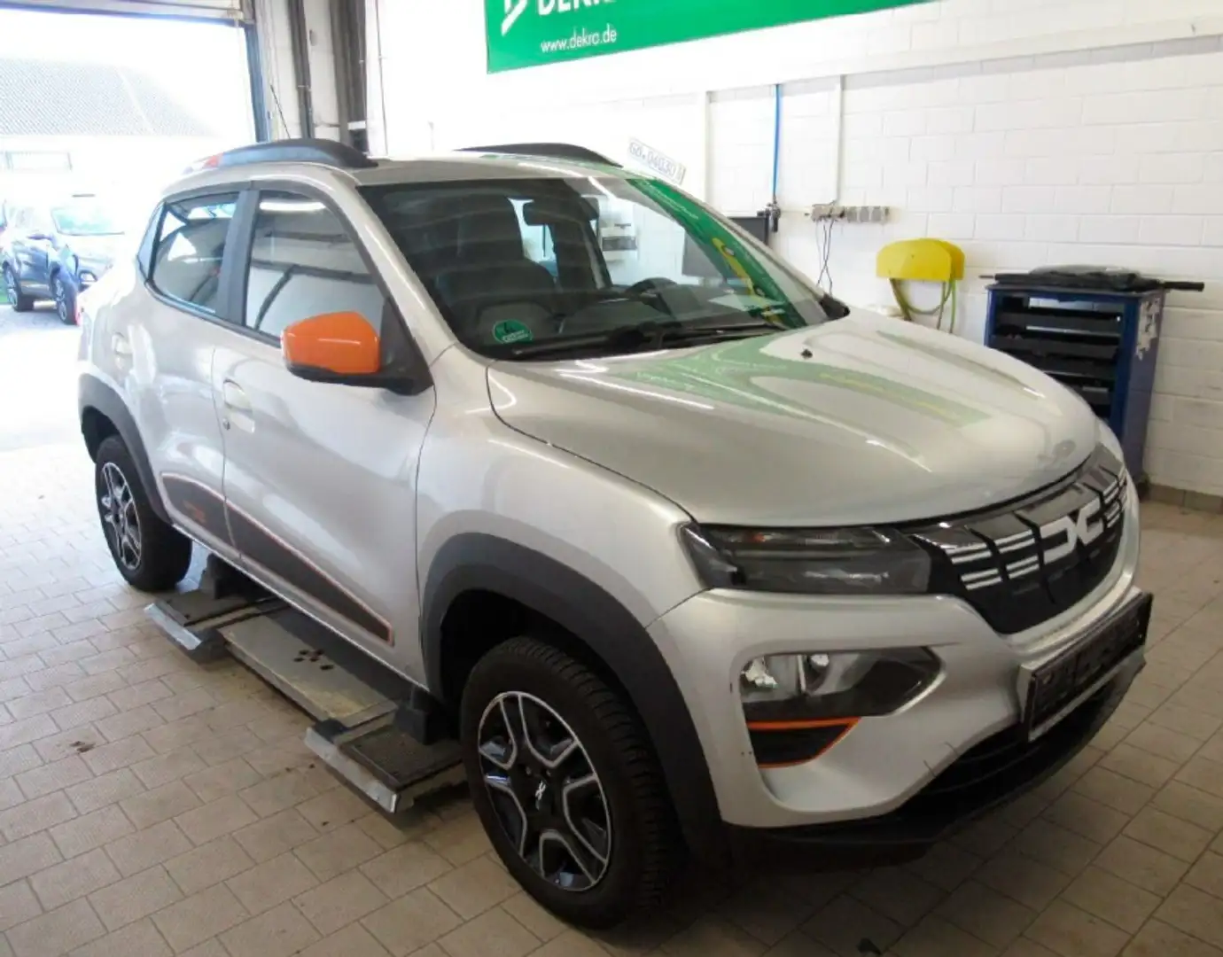 Dacia Spring 45 ExpressionPaket CCS - Navi Silber - 1