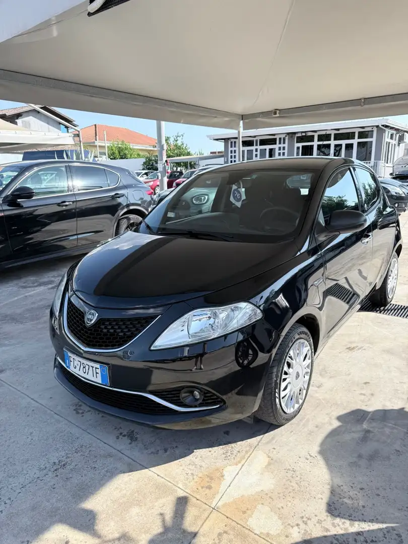Lancia Ypsilon Ypsilon 1.2 69 CV 5 porte GPL Ecochic Gold Schwarz - 2