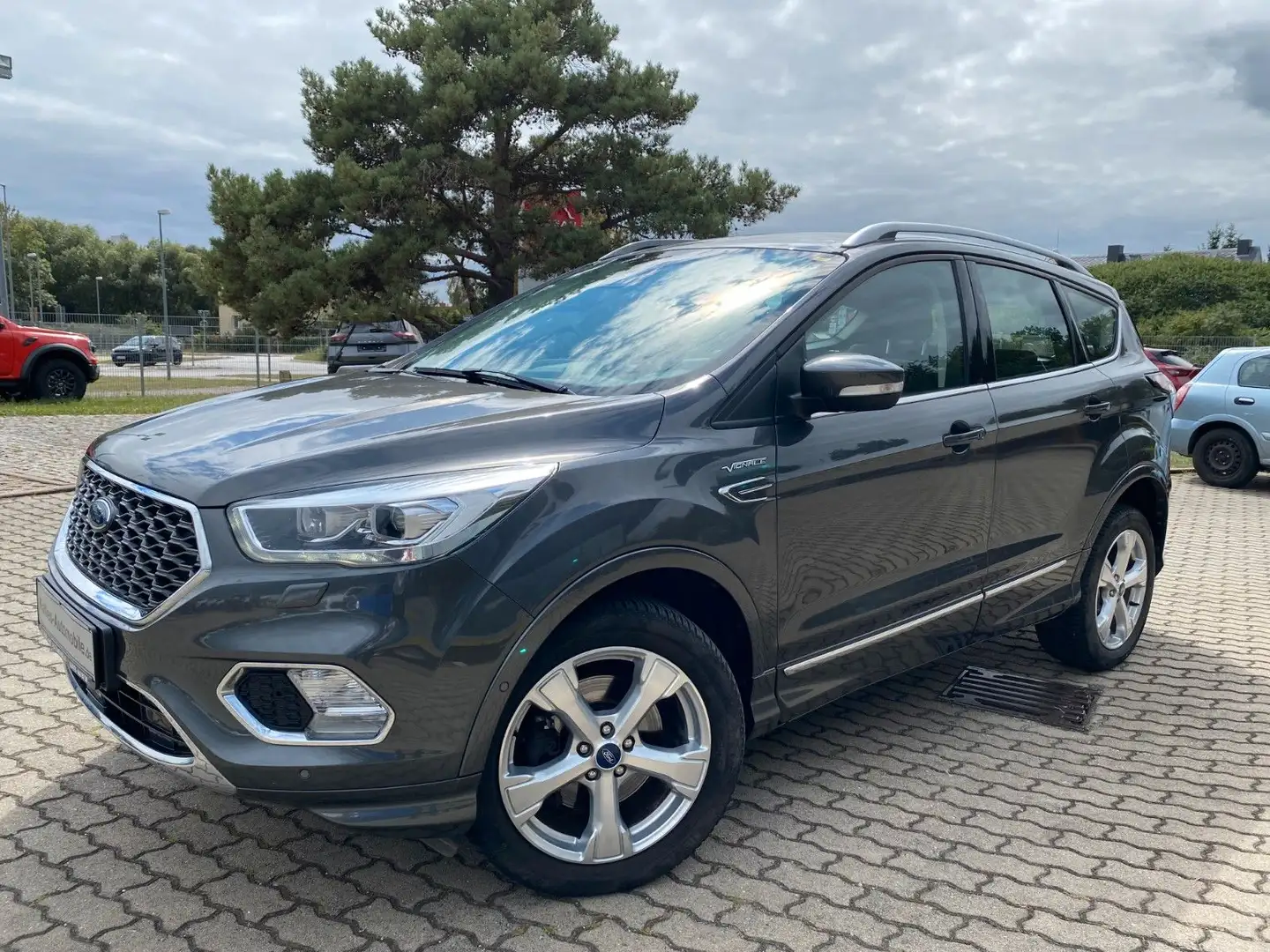 Ford Kuga Vignale Grau - 1
