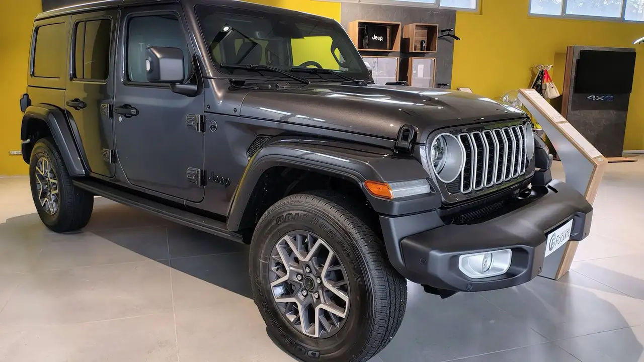 Jeep Wrangler 2.0T Unlimited Sahara Auto 4WD 2