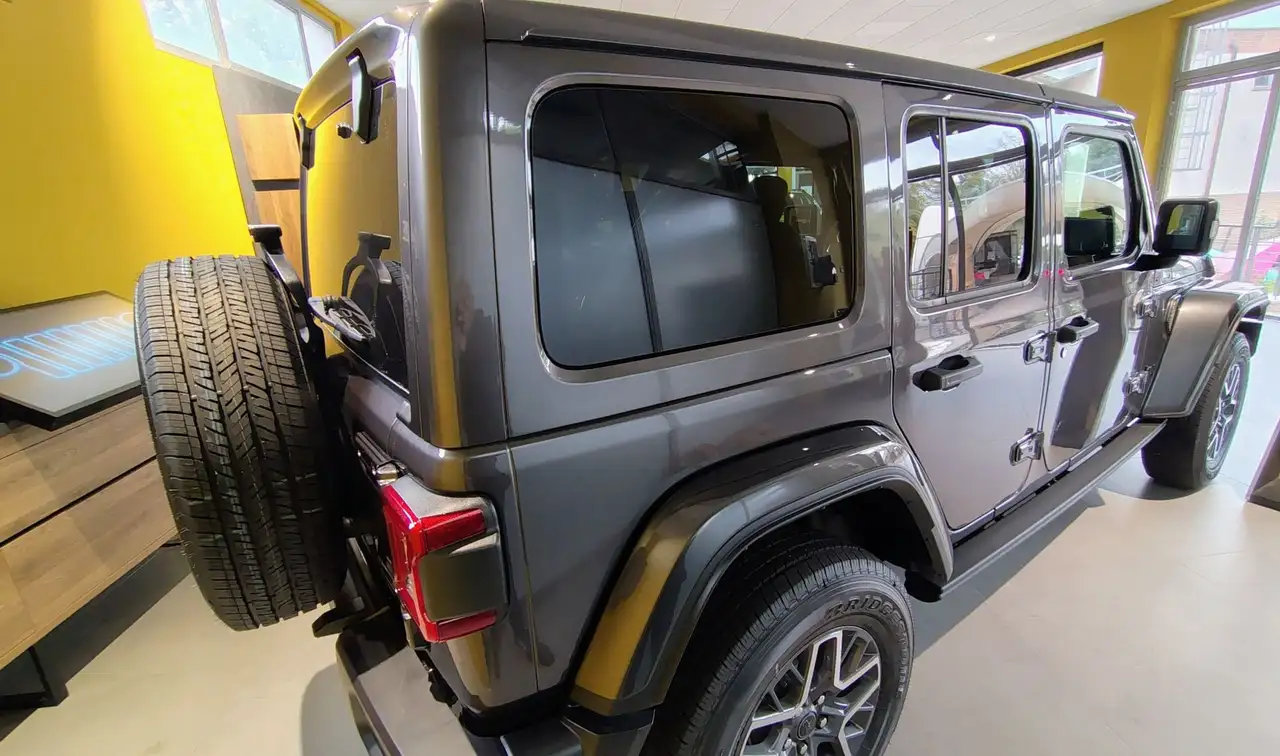 Jeep Wrangler 2.0T Unlimited Sahara Auto 4WD 6