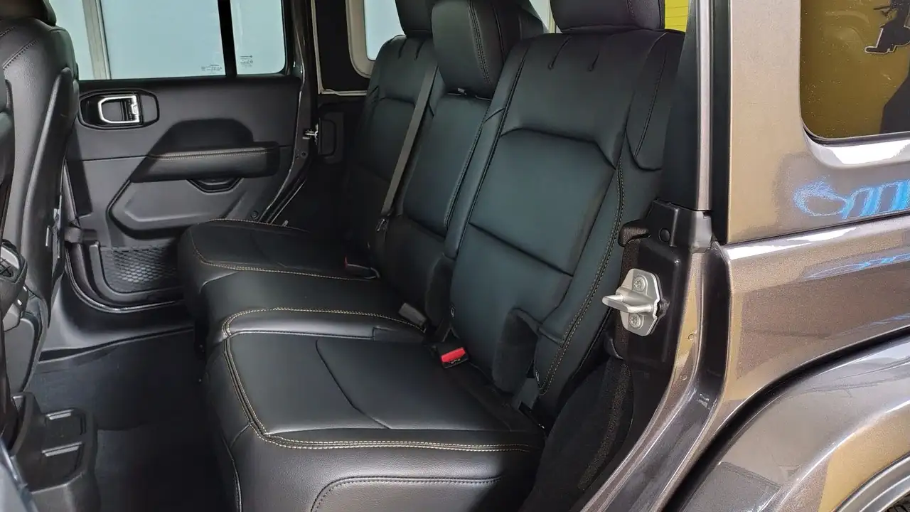 Jeep Wrangler 2.0T Unlimited Sahara Auto 4WD 9