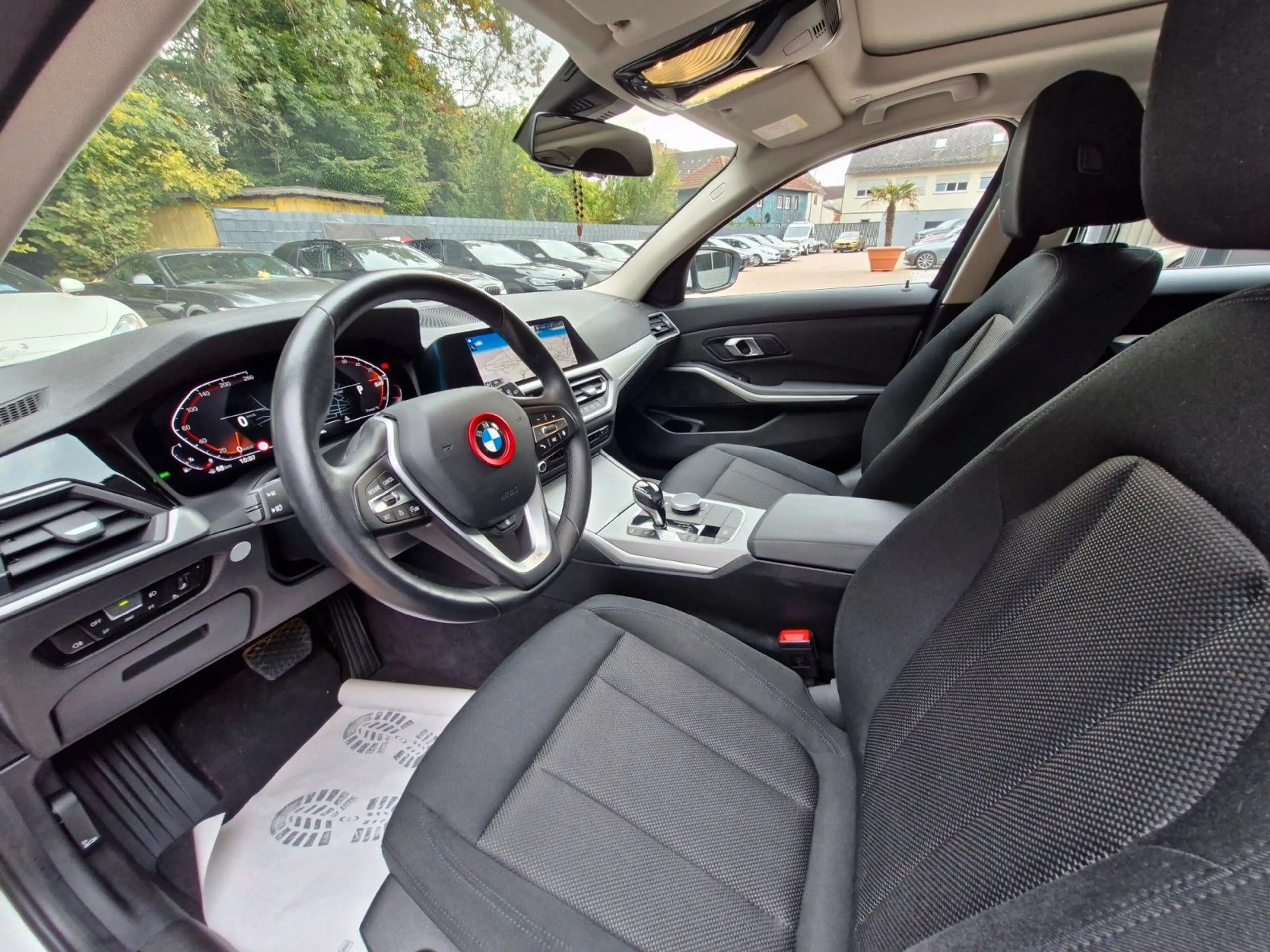 BMW 318 i Advantage 2.Hand Automatik LED Ahk Pano — photo 9