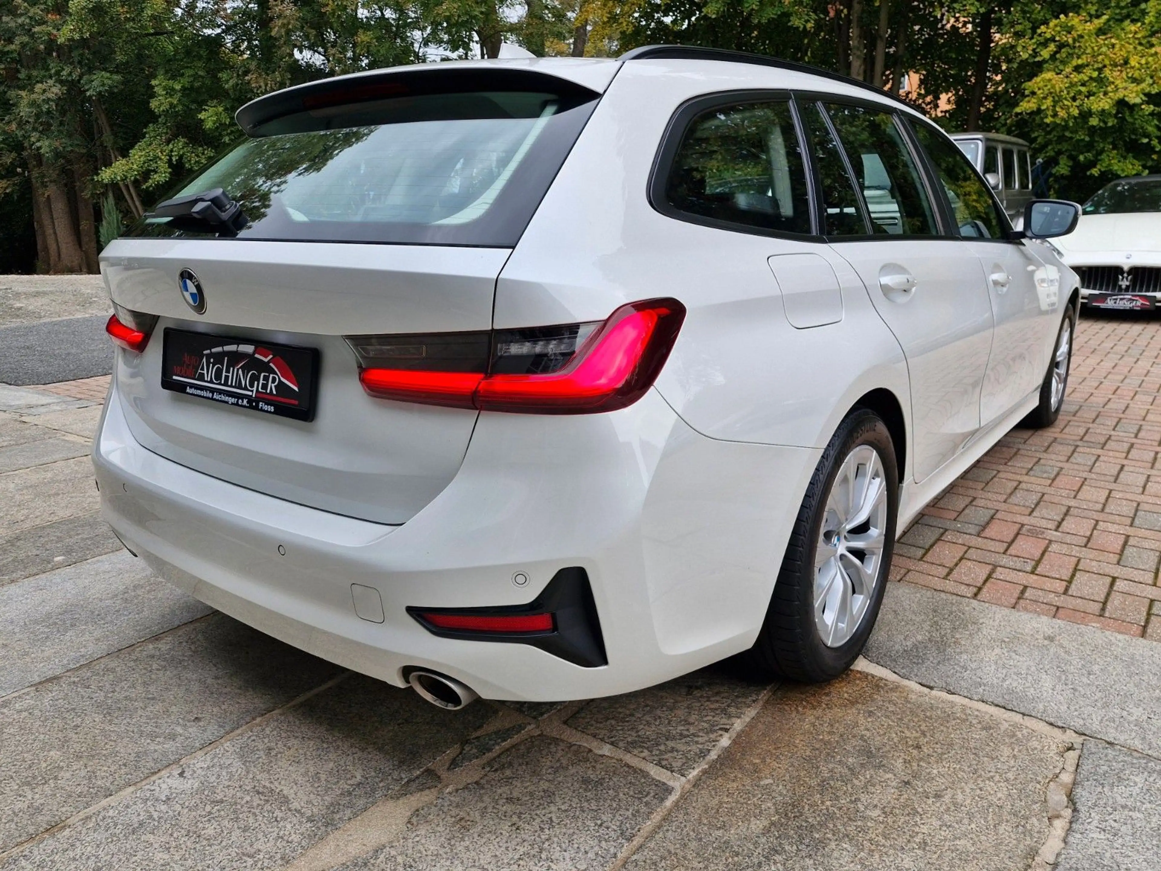 BMW 318 i Advantage 2.Hand Automatik LED Ahk Pano — photo 5