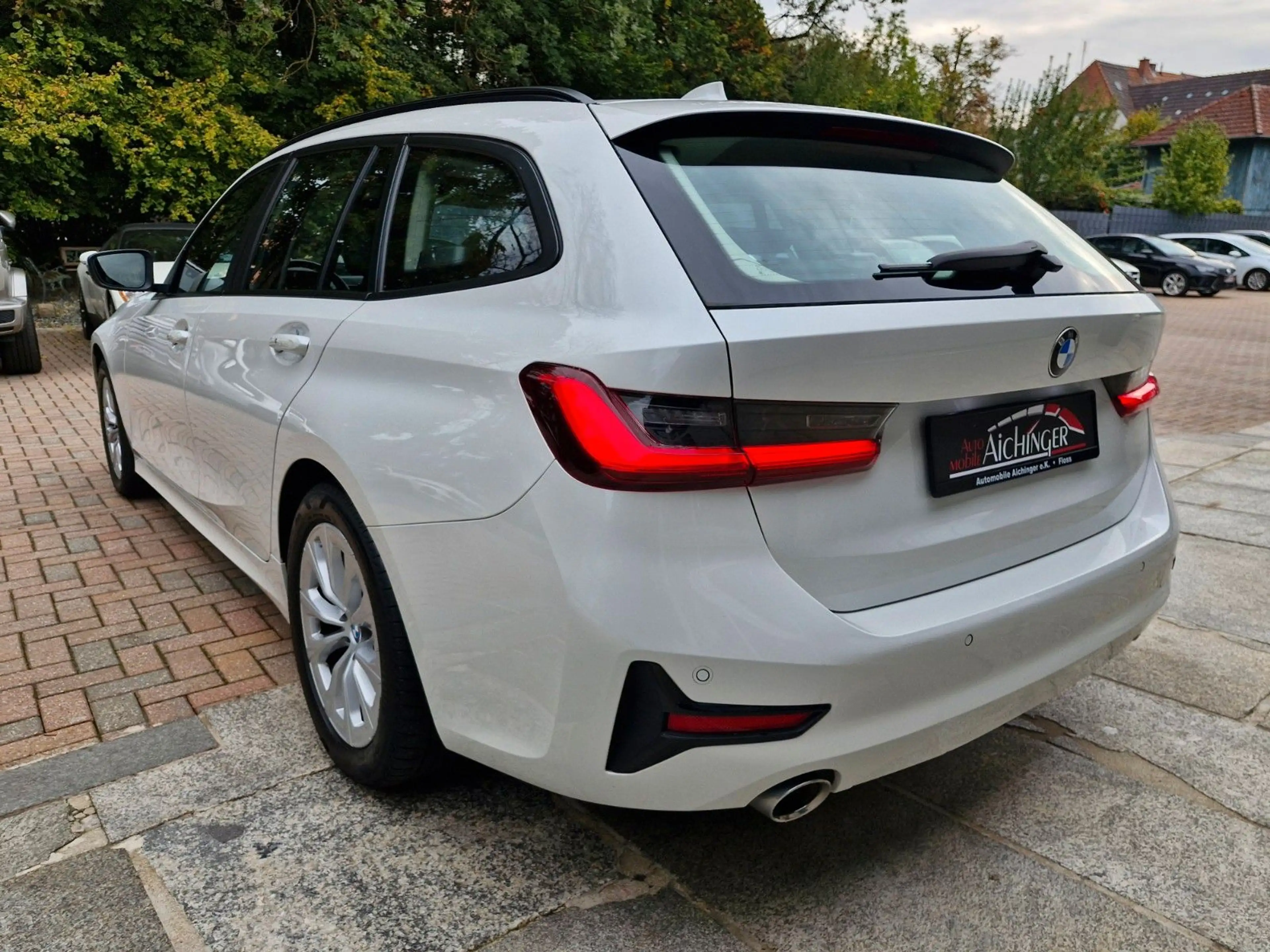 BMW 318 i Advantage 2.Hand Automatik LED Ahk Pano — photo 7