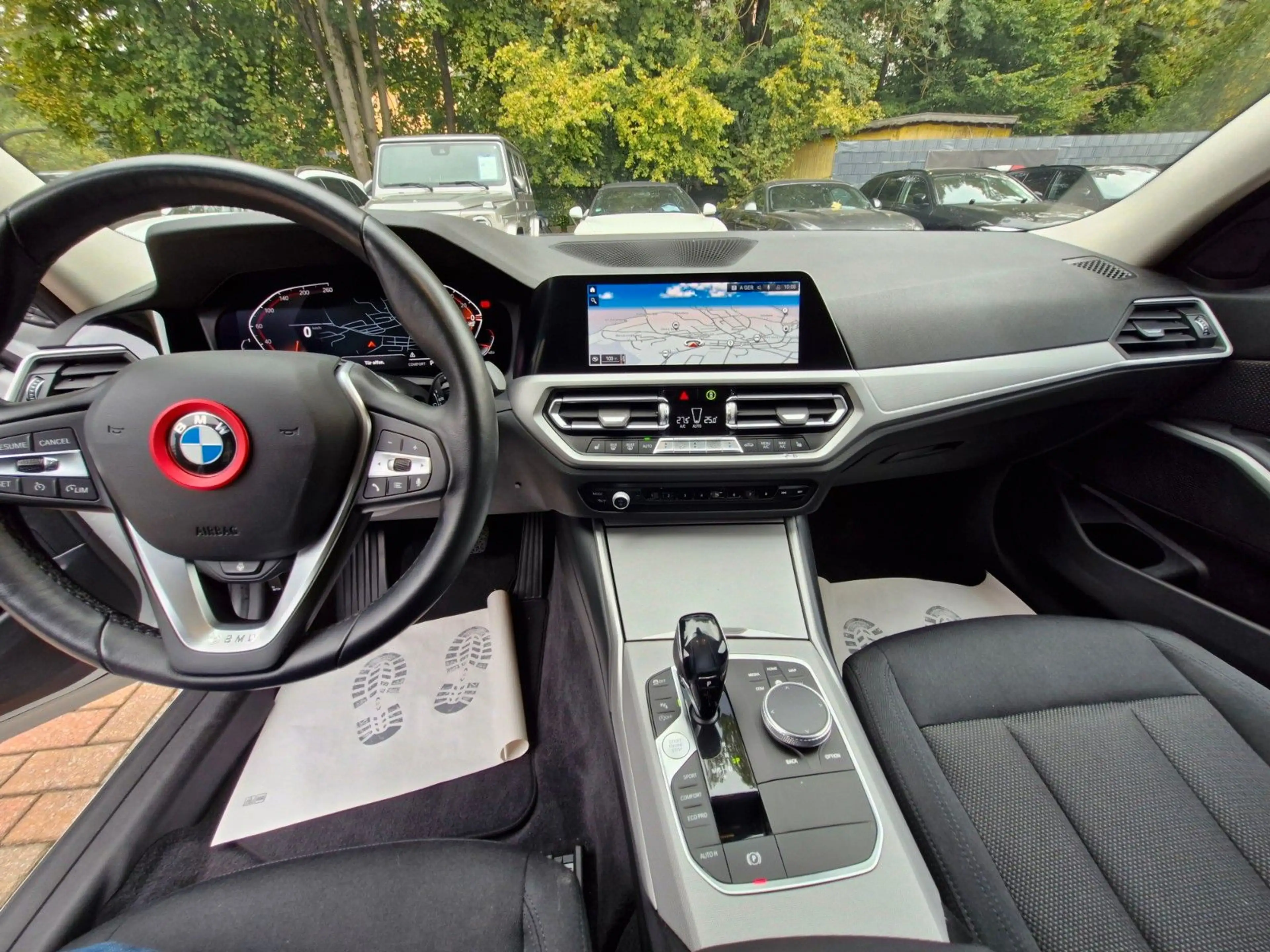 BMW 318 i Advantage 2.Hand Automatik LED Ahk Pano — photo 11
