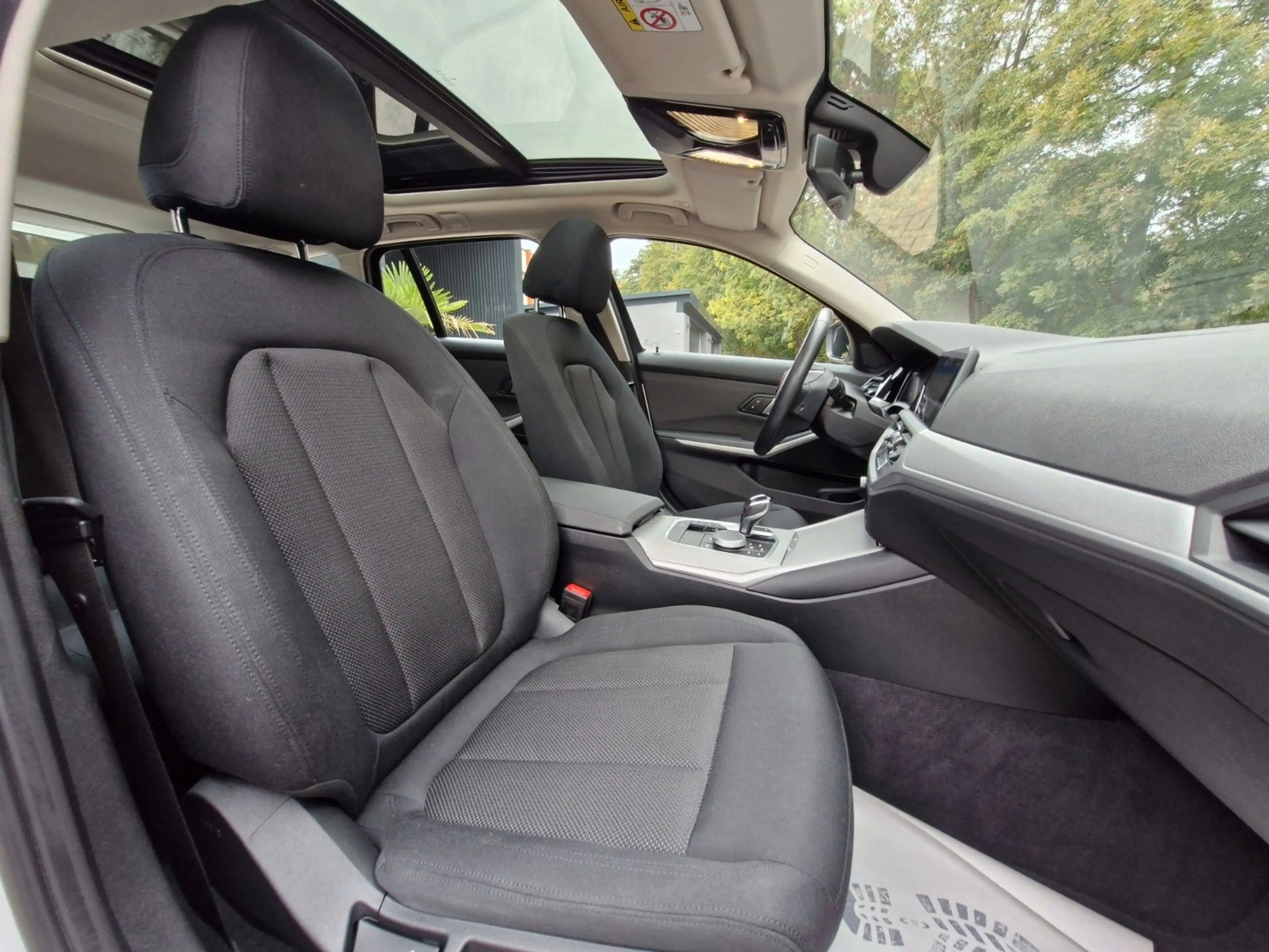 BMW 318 i Advantage 2.Hand Automatik LED Ahk Pano — photo 12