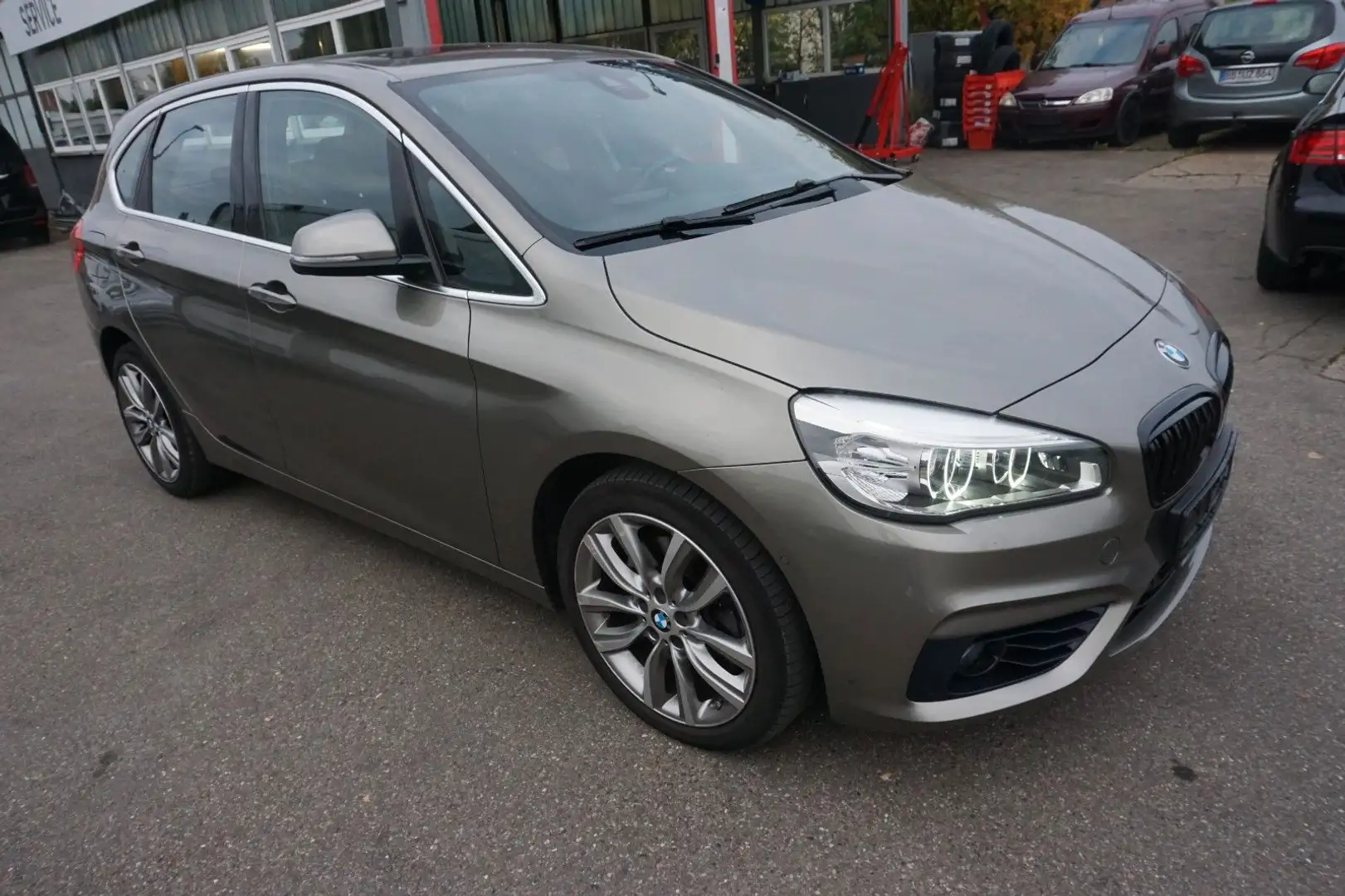 BMW 225 Active Tourer 225 i xDrive*PANO*HUD* LED Plateado - 2