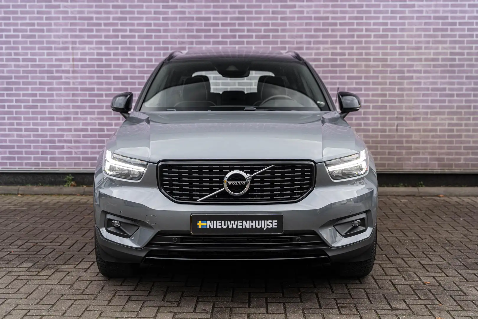 Volvo XC40 2.0 T4 R-Design | Navi | Schuif-/Kanteldak | Elekt Gris - 2