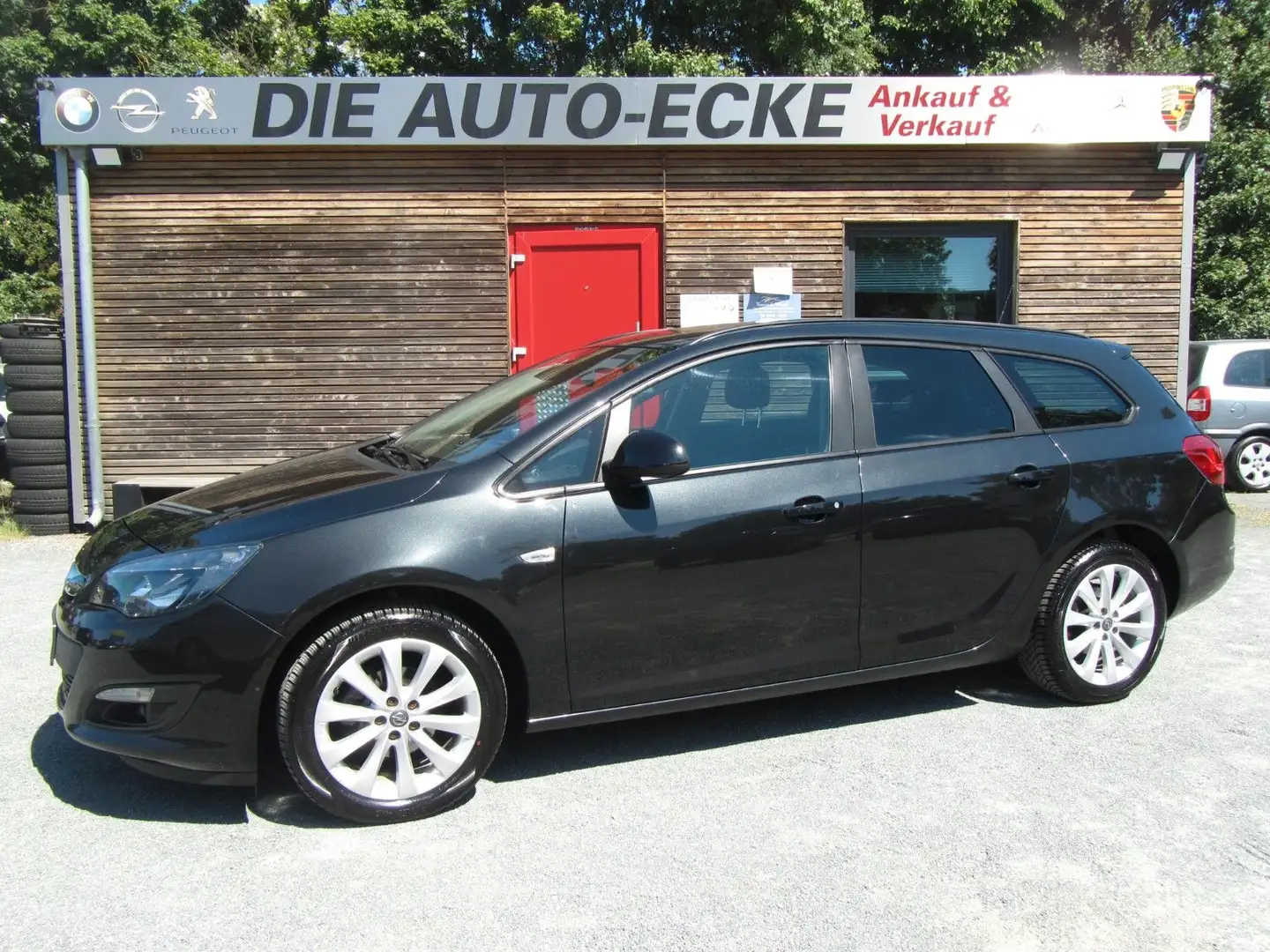 Opel Astra J 1.4 Sports Tourer Active Noir - 1