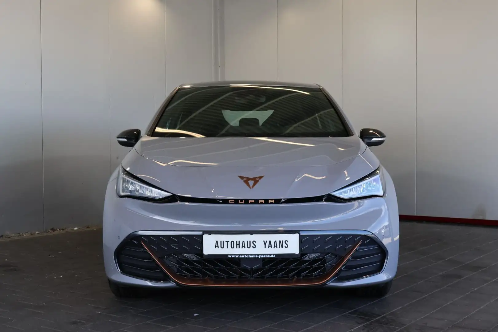 CUPRA Born WÄRMEPUMPE+FRONT+LANE+LED+CARPLAY+18" Grau - 2