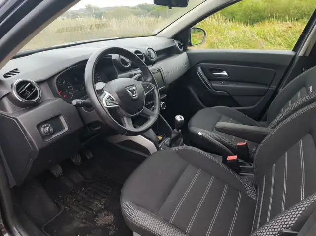 Dacia Duster view 8