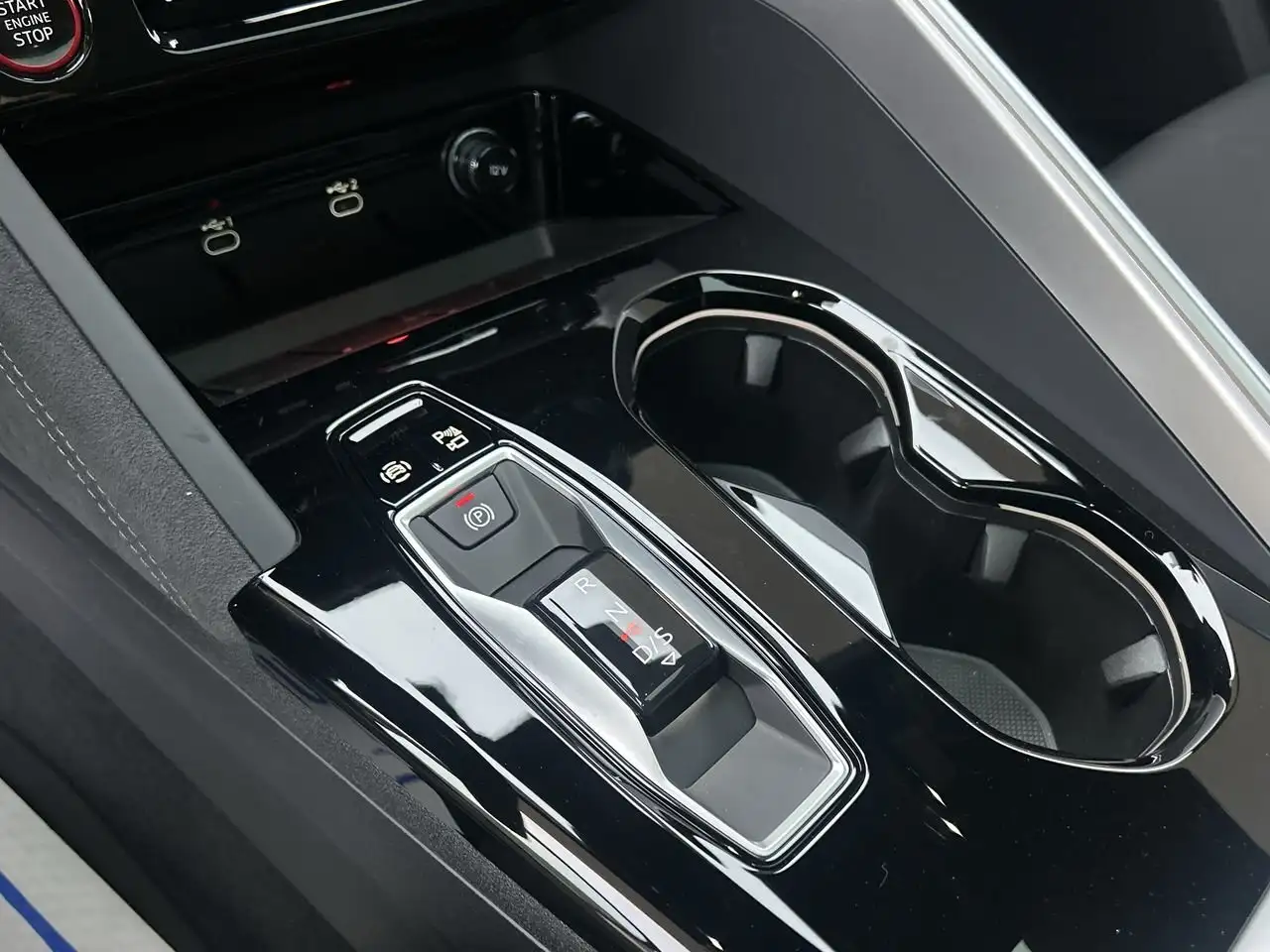 Audi SQ5 снимка Audi SQ5