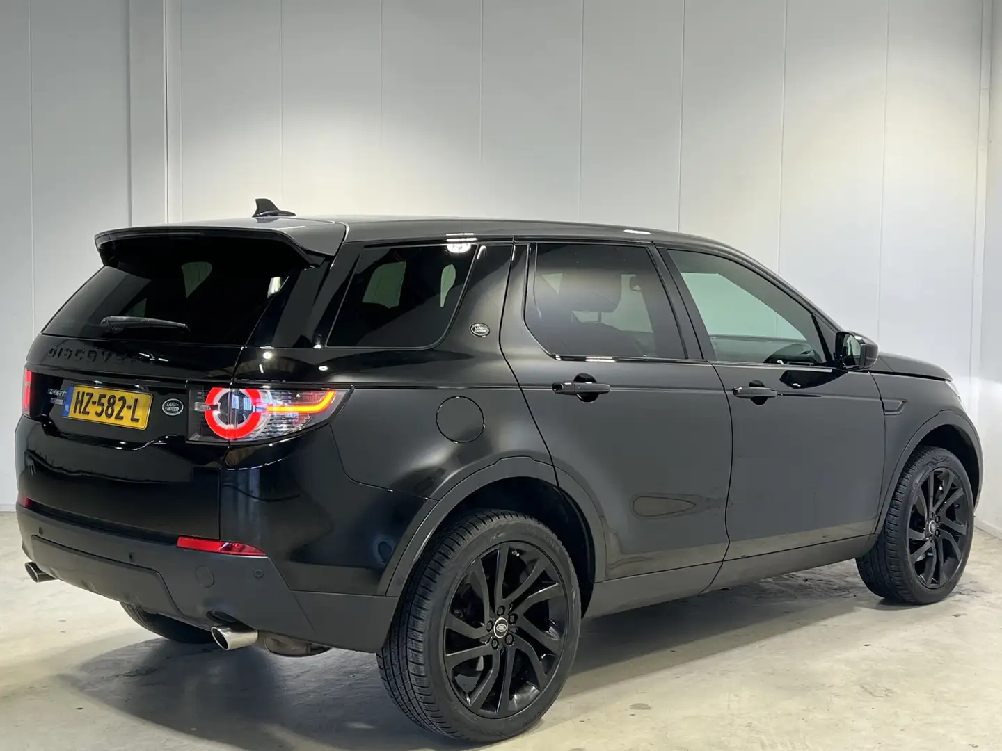 Land Rover Discovery Sport 2.0 TD4 HSE Luxury 7persoons | Navigatie | LM Velg Zwart - 2
