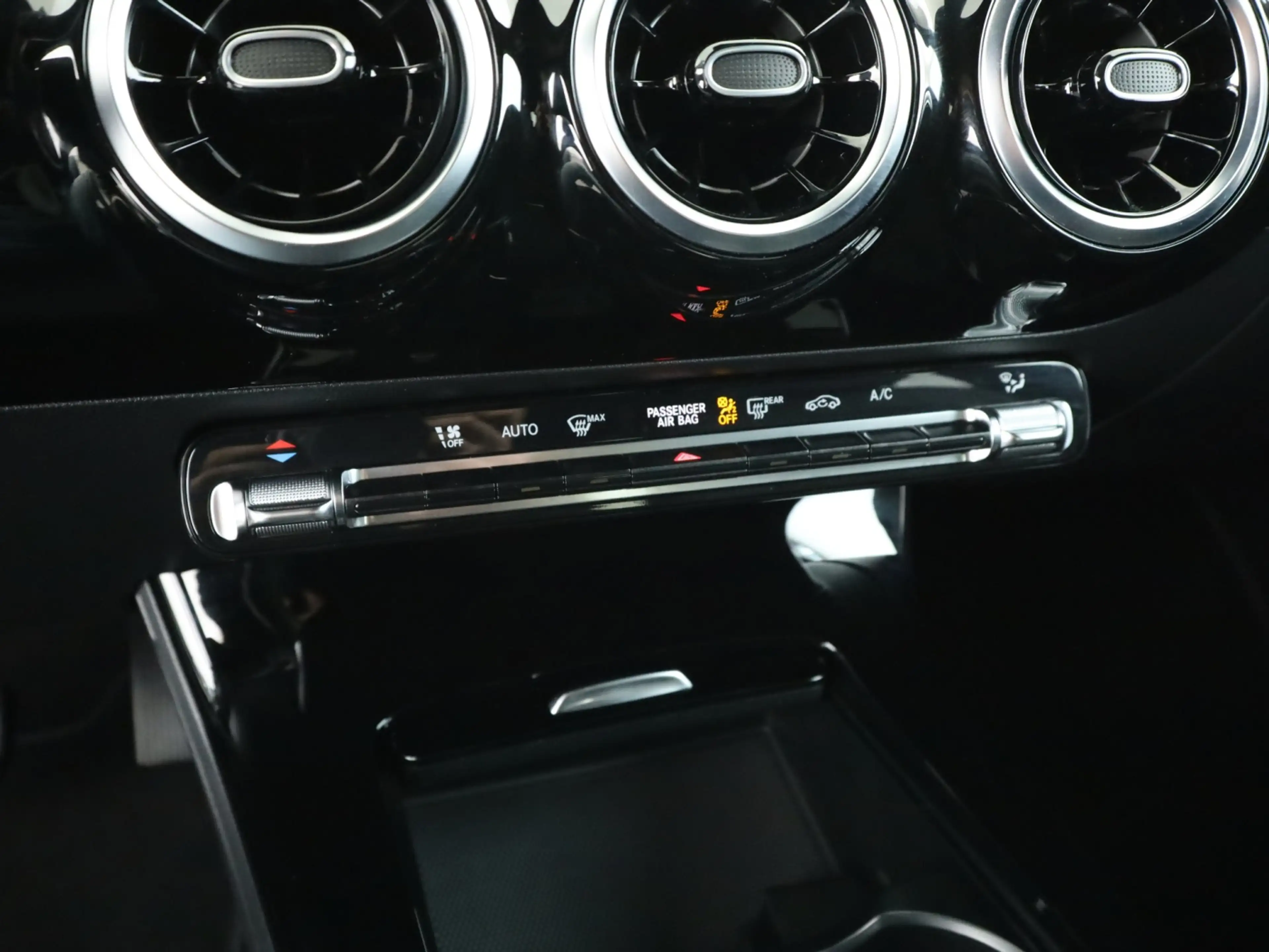 Mercedes-Benz CLA 180 *Progressive Advanced*LED*PDC*Kam*Night — photo 14