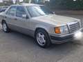 Mercedes-Benz 230 E - thumbnail 3