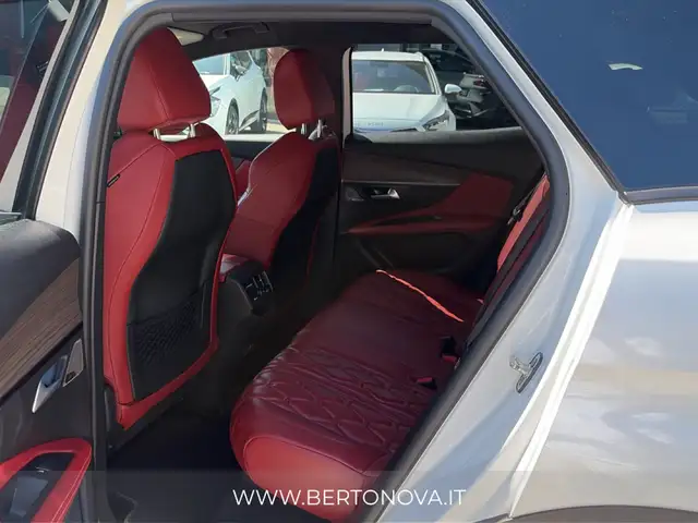 Peugeot 3008 view 11