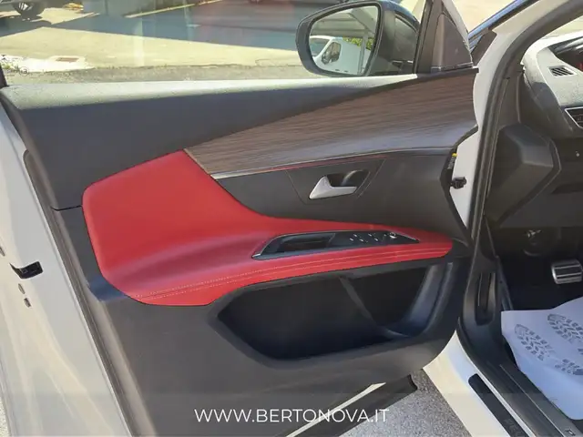 Peugeot 3008 view 13