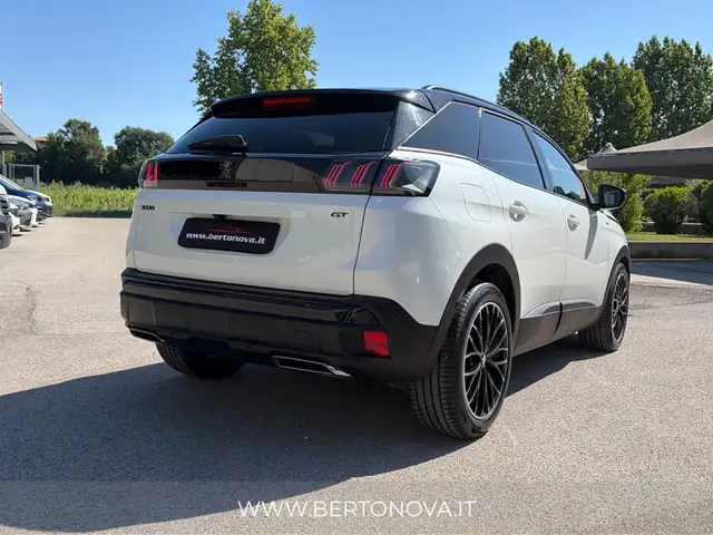 Peugeot 3008 view 3