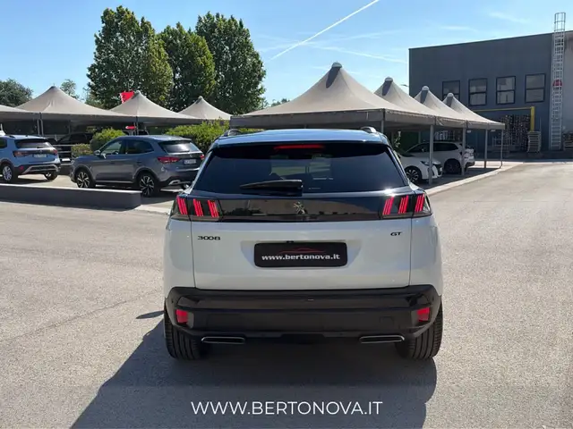 Peugeot 3008 view 4