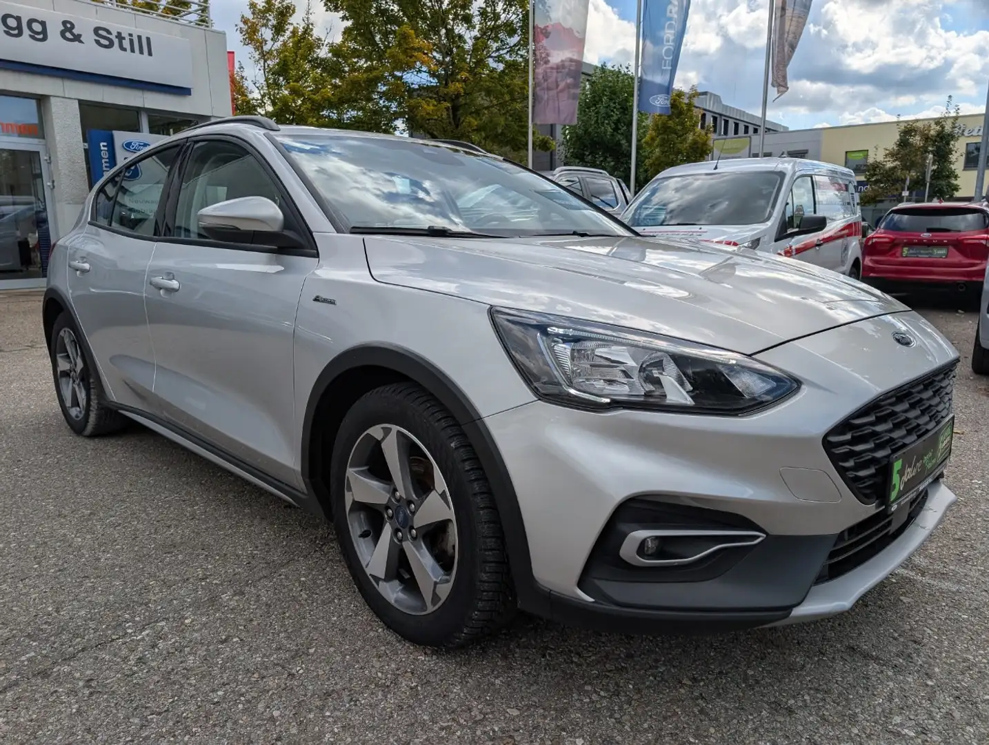Ford Focus 1.5 Active Aut AHK*LED*NAV*SHZ*PDC*CAM*LM17 Silber - 2