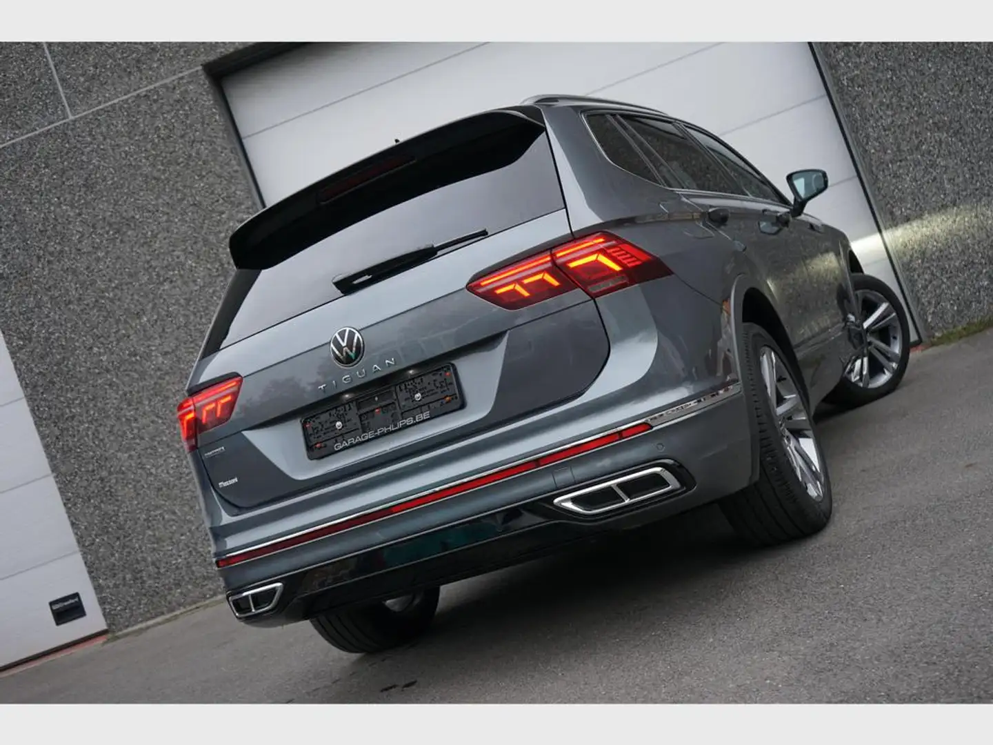 Volkswagen Tiguan Allspace R-Line Business Premium 1.5 TSI 150pk DSG PANO / LEDER / TREKHAAK Gris - 2