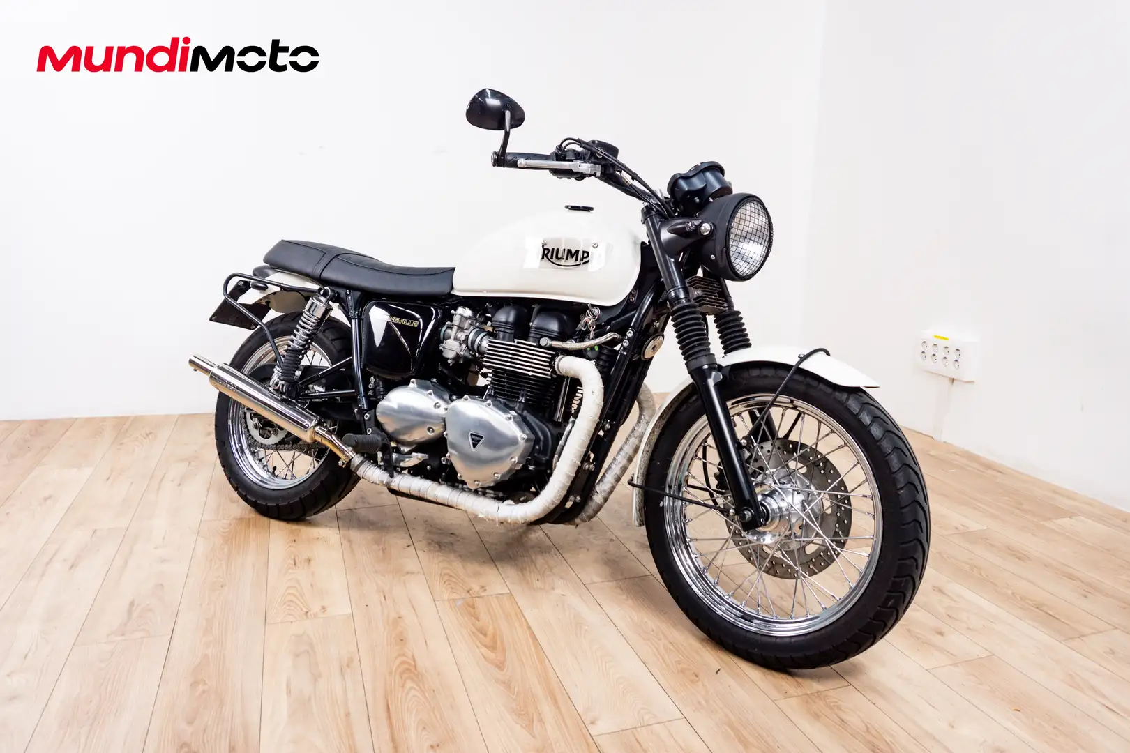 Triumph Bonneville T100 - 2