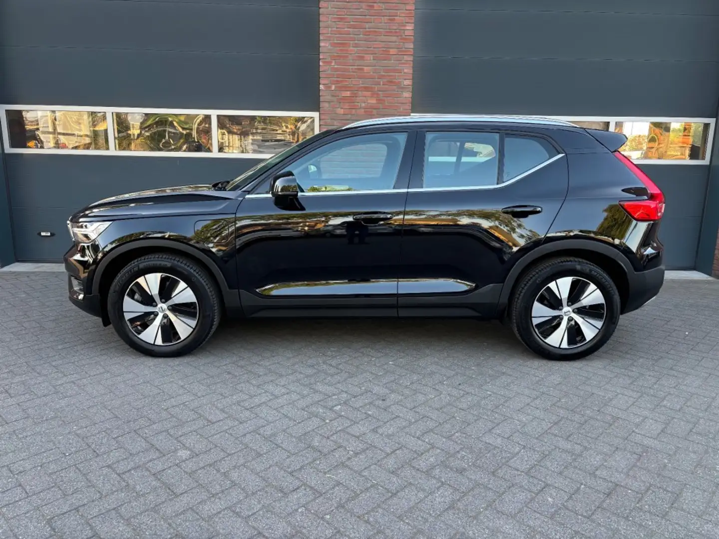 Volvo XC40 1.5 T4 RECH INSCREXP Zwart - 2