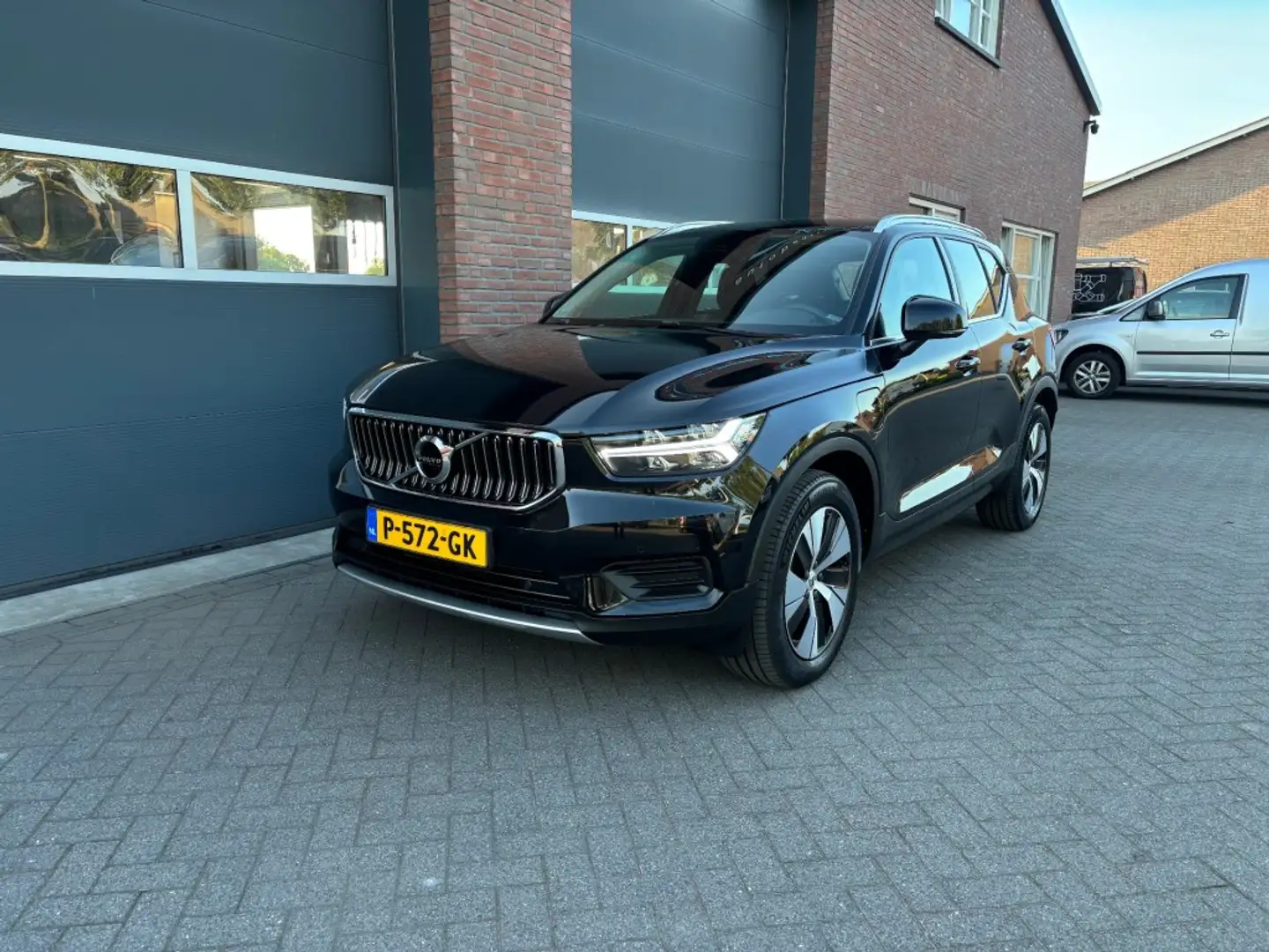 Volvo XC40 1.5 T4 RECH INSCREXP Zwart - 1