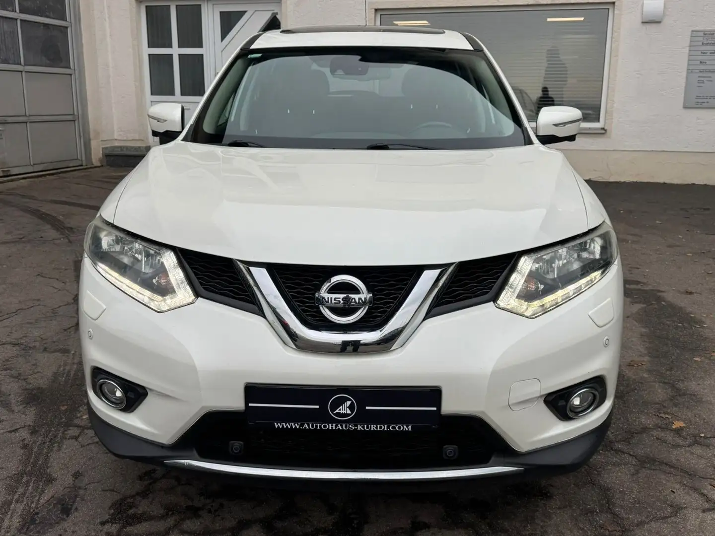 Nissan X-Trail Acenta 4x4 7Sitz 360° PANO NAVI TEMP AHK Weiß - 2