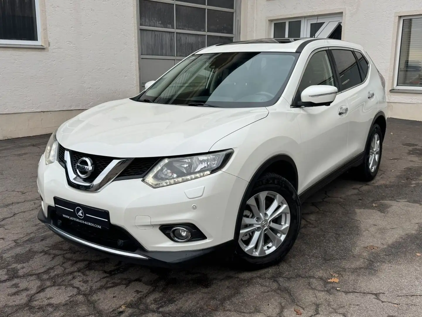 Nissan X-Trail Acenta 4x4 7Sitz 360° PANO NAVI TEMP AHK Weiß - 1