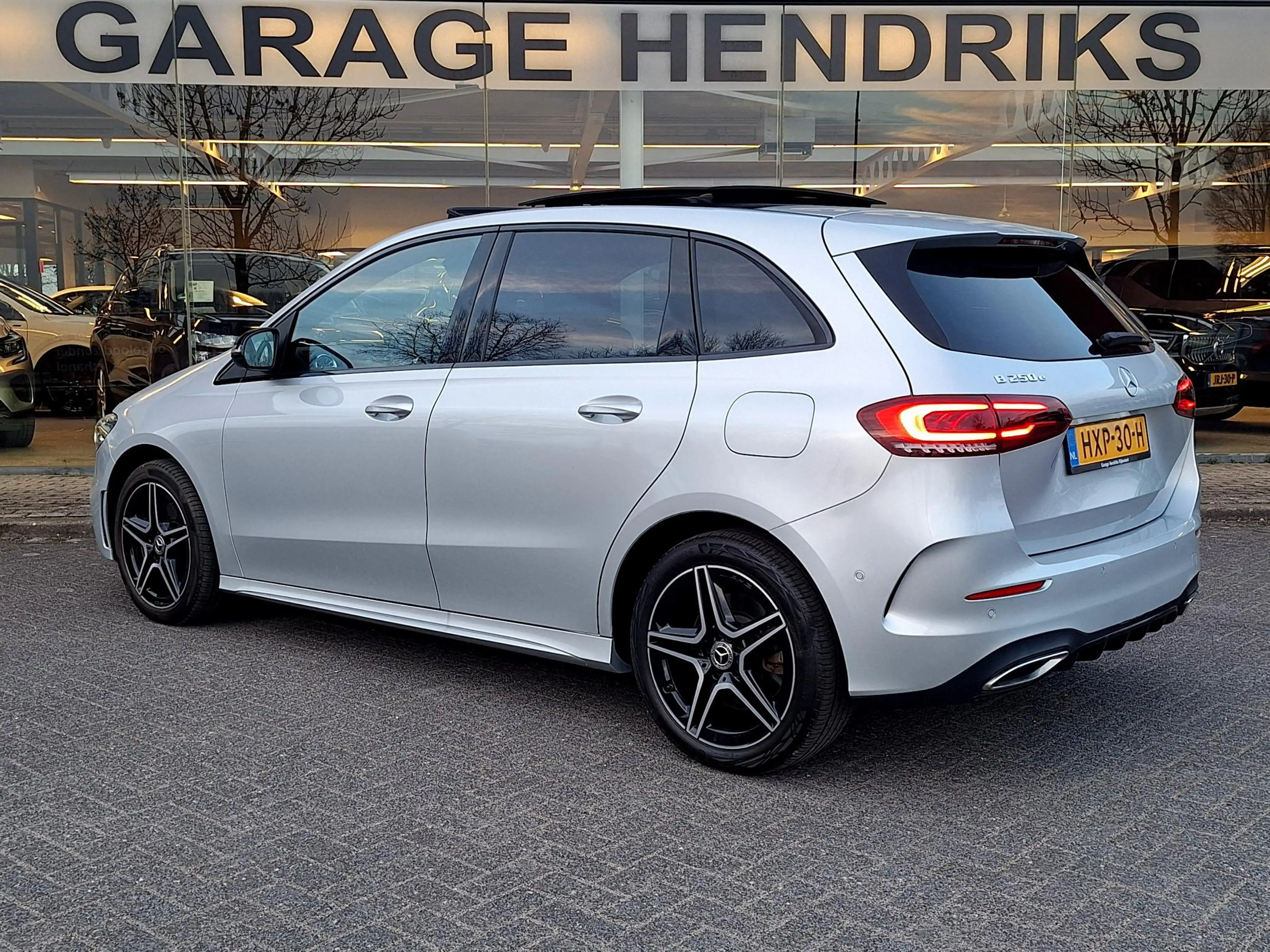 Mercedes-Benz B 250 e Business Solution AMG Limited | Pano | AMG pack — photo 18