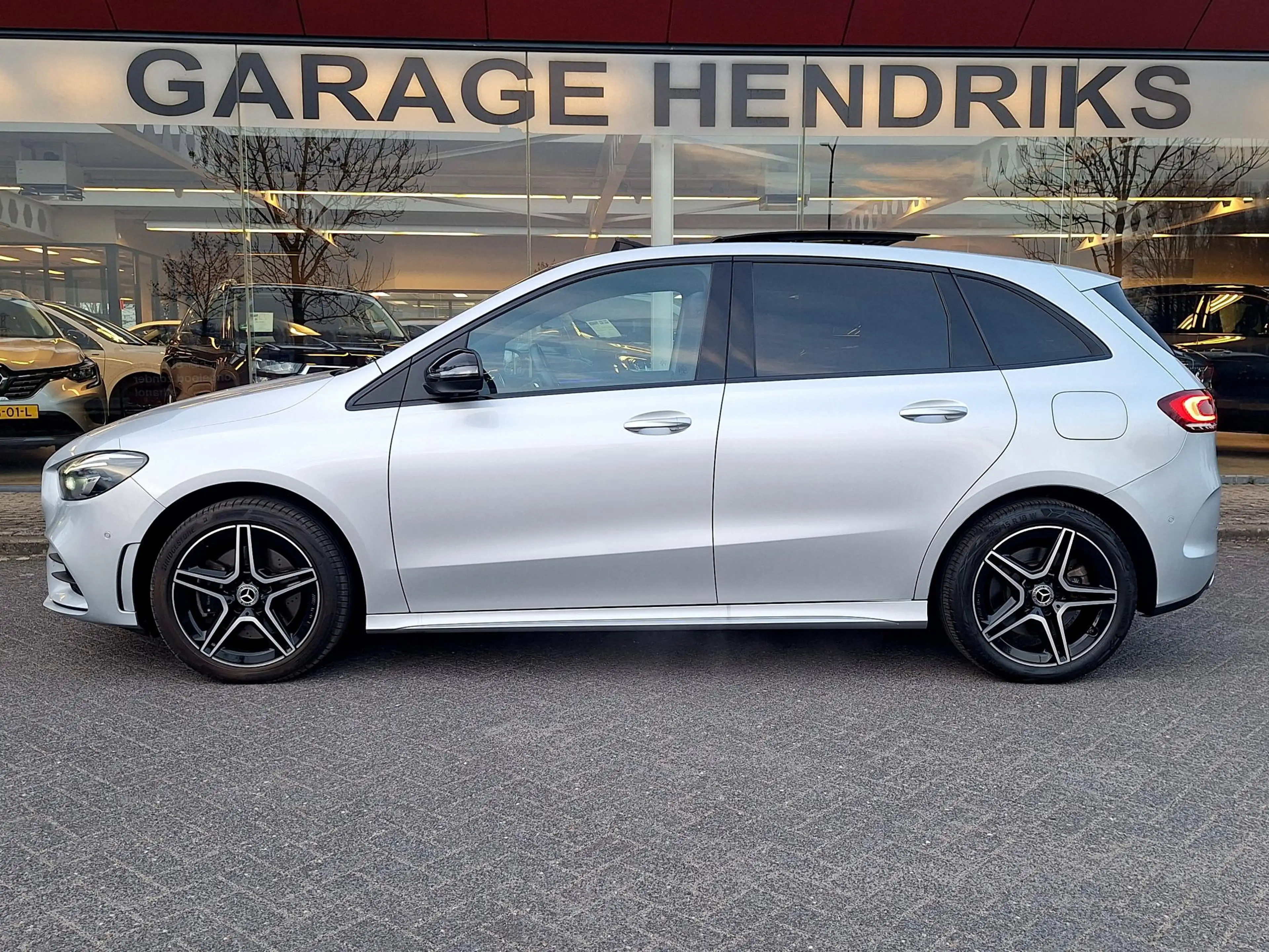 Mercedes-Benz B 250 e Business Solution AMG Limited | Pano | AMG pack — photo 16