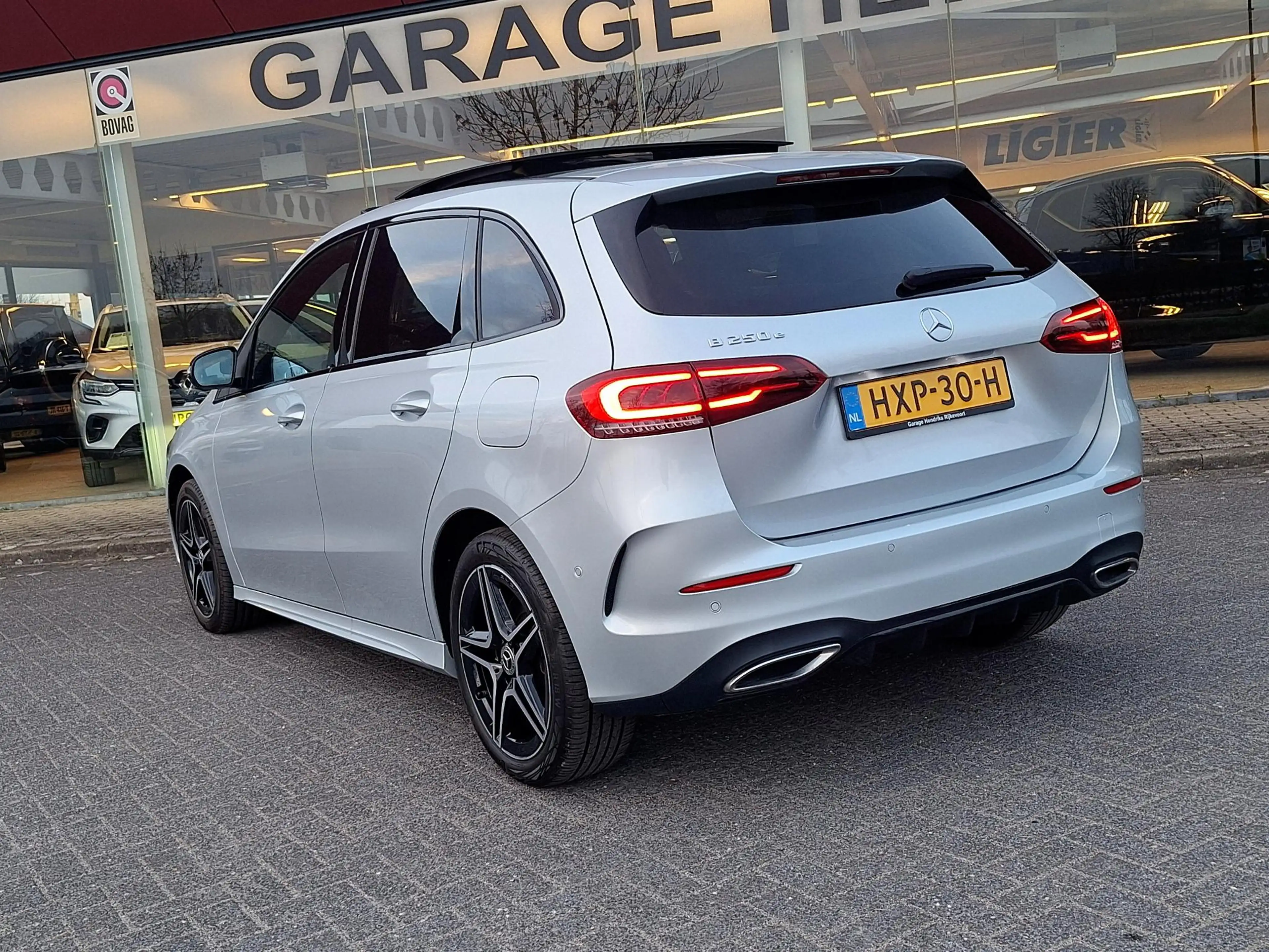 Mercedes-Benz B 250 e Business Solution AMG Limited | Pano | AMG pack — photo 17