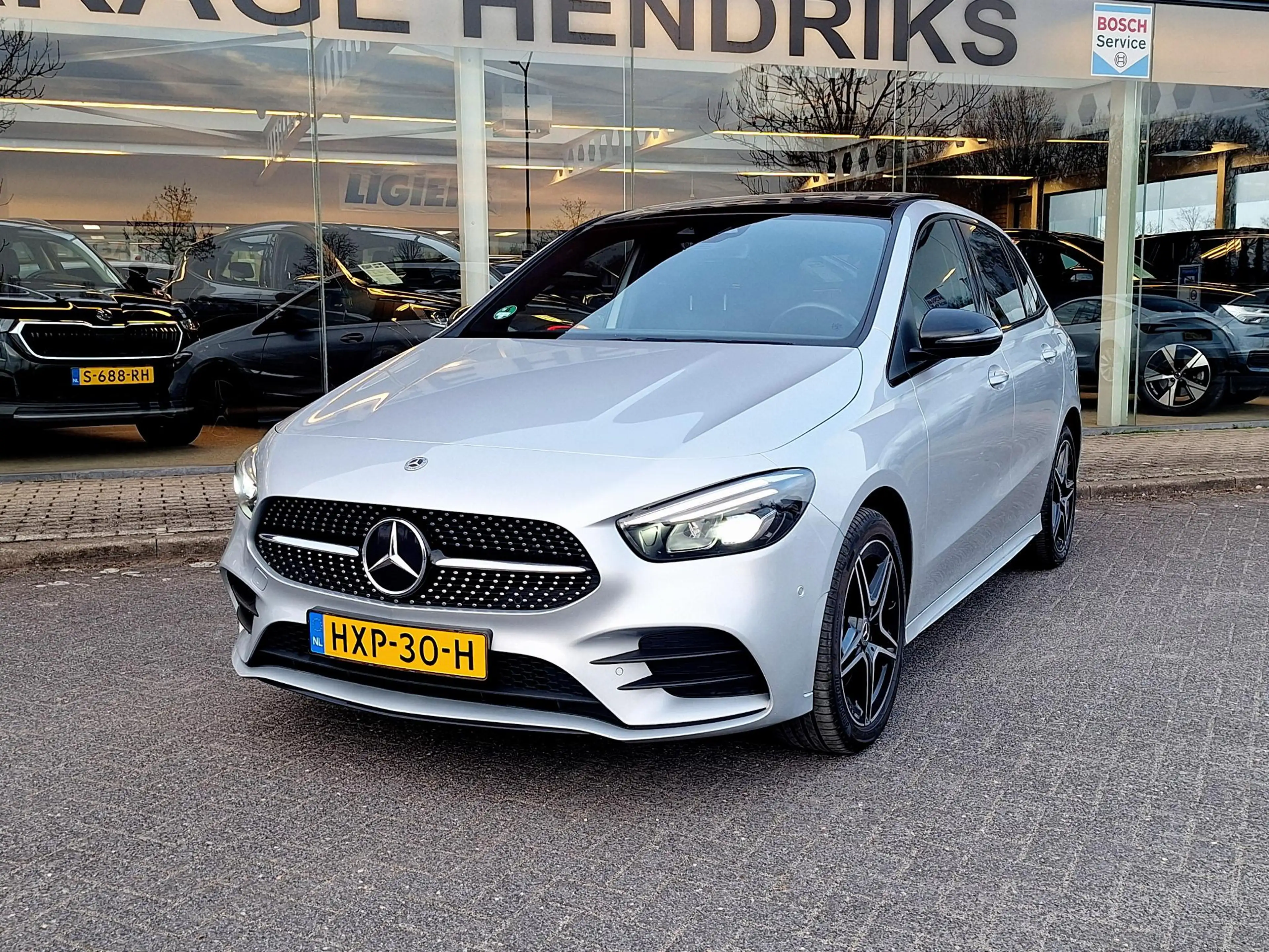 Mercedes-Benz B 250 e Business Solution AMG Limited | Pano | AMG pack