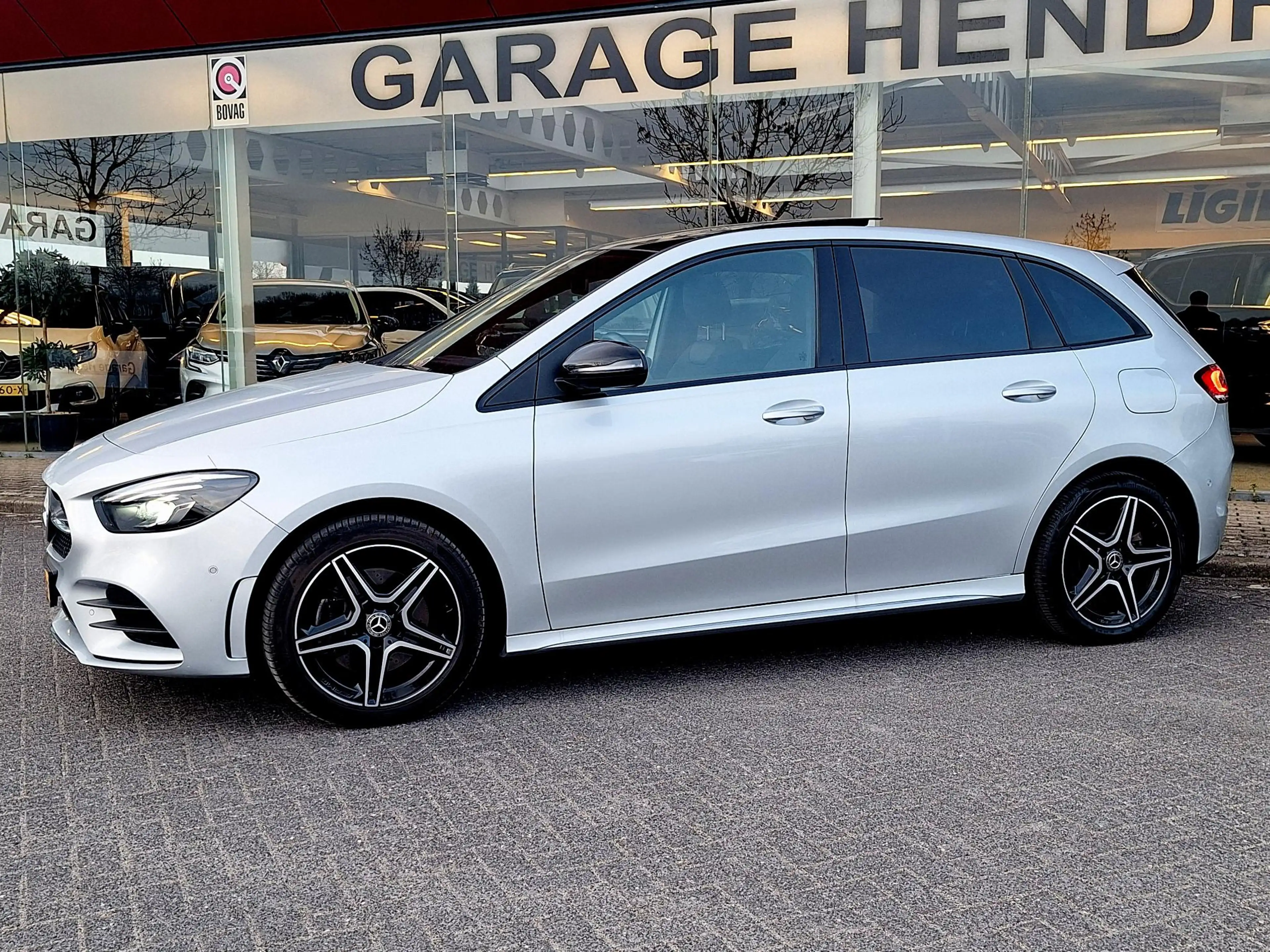 Mercedes-Benz B 250 e Business Solution AMG Limited | Pano | AMG pack — photo 3