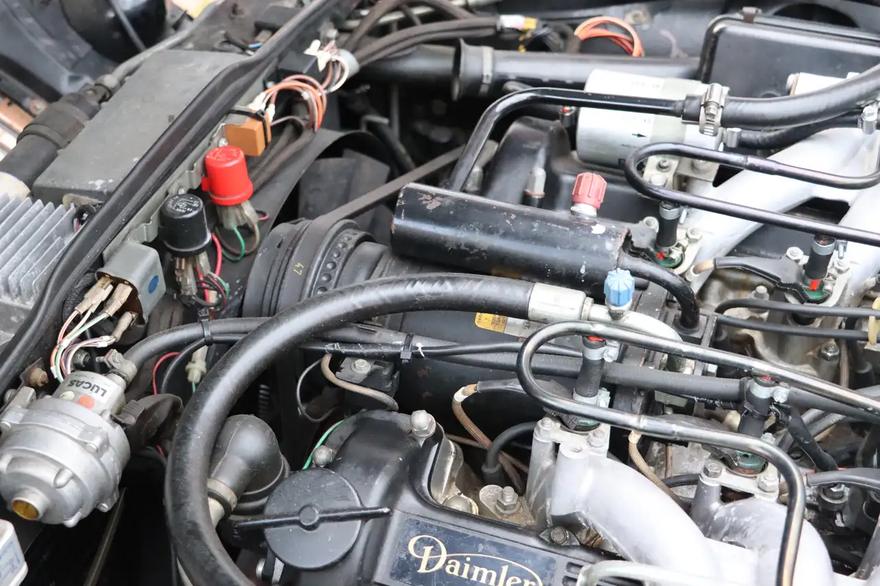 Daimler Double Six Vanden Plas, foto 6