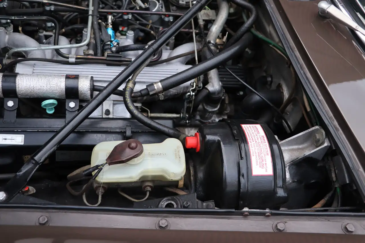 Daimler Double Six Vanden Plas, foto 8