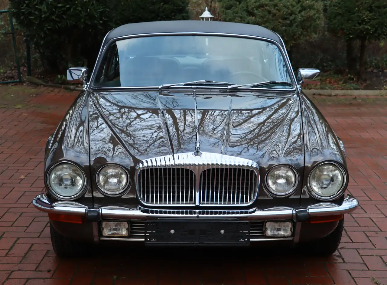 Daimler Double Six Vanden Plas, foto 4