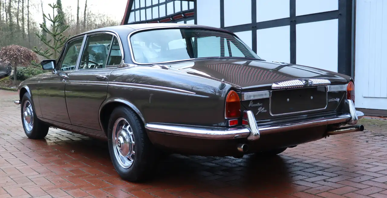 Daimler Double Six Vanden Plas, foto 3