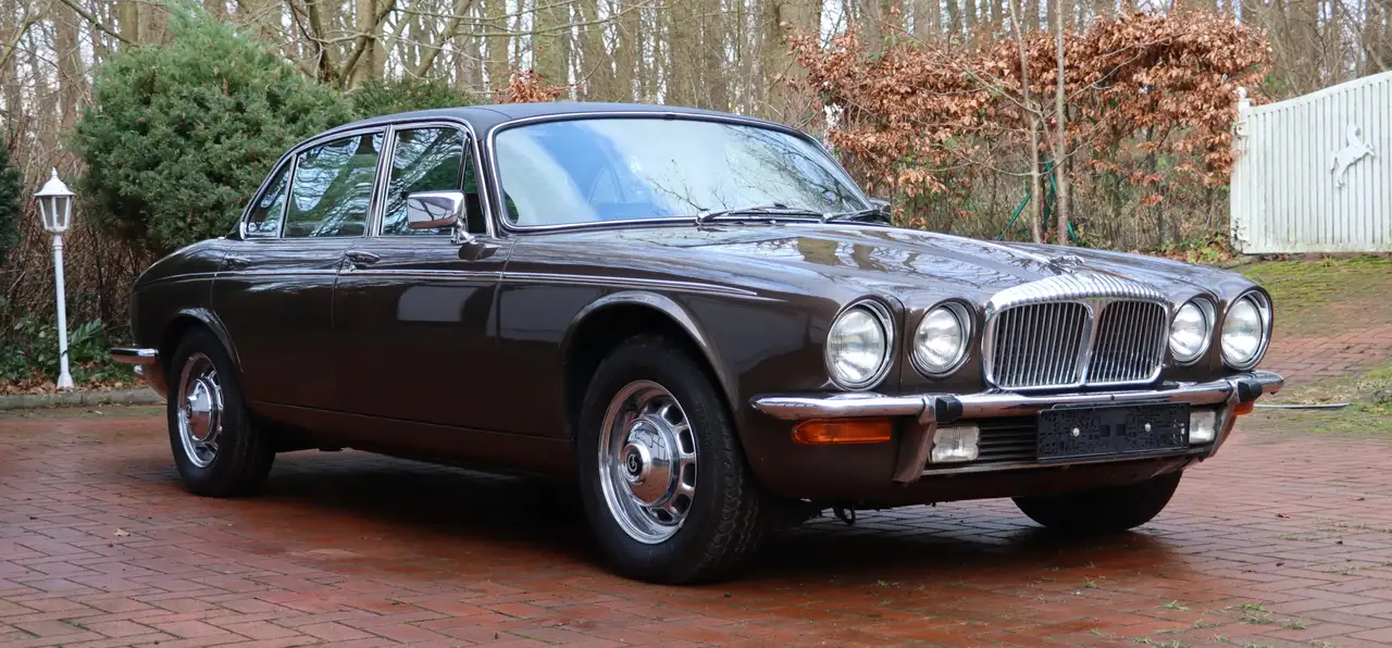 Daimler Double Six Vanden Plas, foto 2